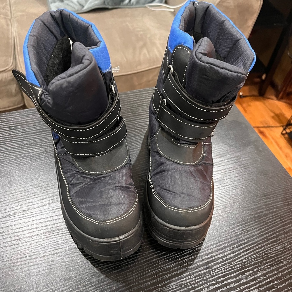 Little boys snow boots size 1